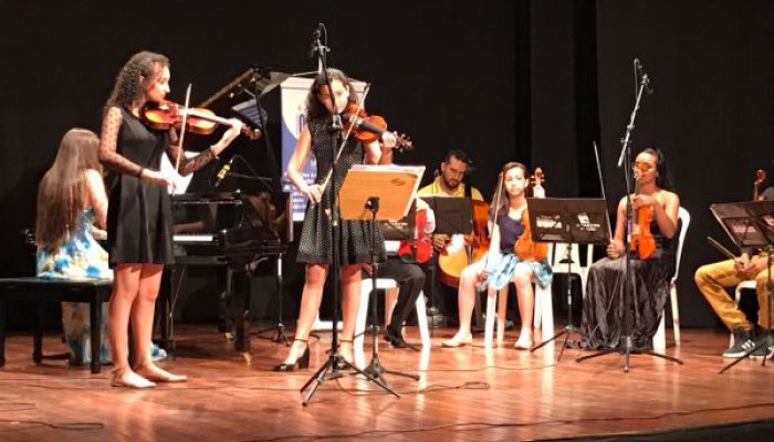 Apresentações da Orquestra em Ação encantam público no Teatro em Ji-Paraná
